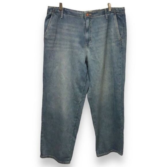 Universal Thread Women’s Relaxed Straight Light Wash Jeans, Blue, Size 18R - Picture 3 of 9